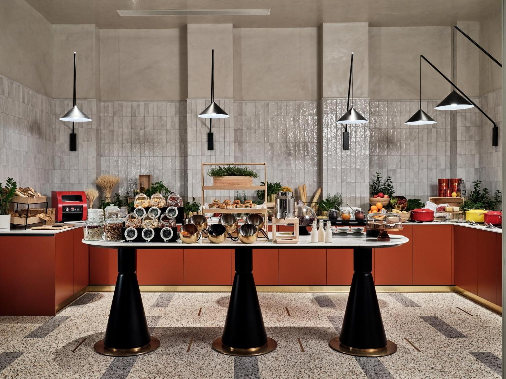 Moevenpick Grand Hotel 4*